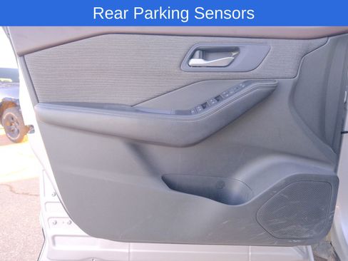 Used 2023 Nissan Rogue SV image 9