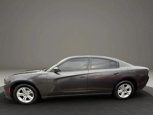 Used 2018 Dodge Charger SXT RWD image 8