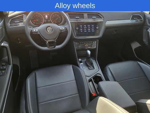 Used 2021 Volkswagen Tiguan SE w/ Panoramic Sunroof Package image 17