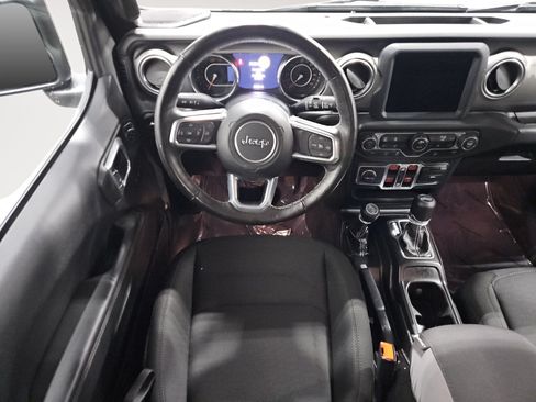 Used 2018 Jeep Wrangler Unlimited Sahara w/ Uconnect 4C Nav & Sound Group AWD/4WD image 10