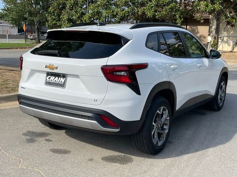 Used 2025 Chevrolet Trax LT w/ LT Convenience Package FWD image 7