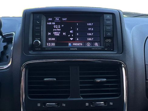 Used 2019 Dodge Grand Caravan SE w/ UConnect Hands-Free Group FWD image 27