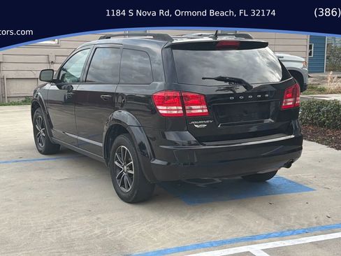 Used 2017 Dodge Journey SE w/ Flexible Seating Group image 3