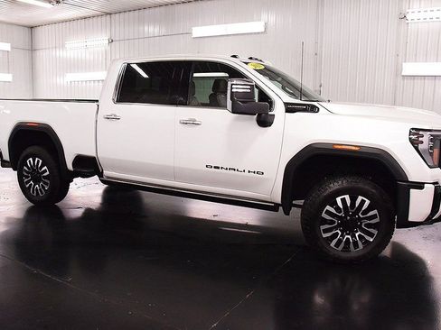 Used 2025 GMC Sierra 2500 Denali Ultimate w/ Snow Plow Prep/Camper Package image 10