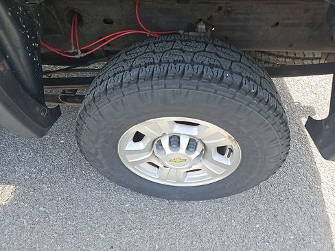 Used 2009 Chevrolet Silverado 2500 LT w/ Snow Plow Prep Package image 12