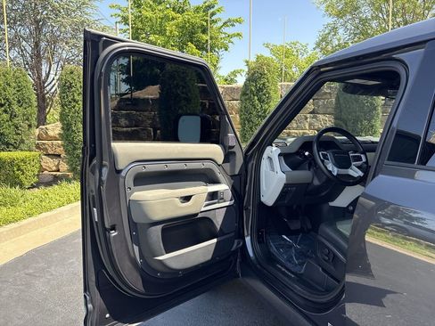 Certified 2022 Land Rover Defender 110 X-Dynamic SE AWD/4WD image 17
