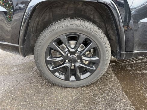 Used 2022 Jeep Grand Cherokee Laredo X image 35