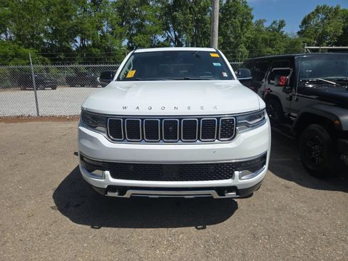 Used 2024 Jeep Wagoneer Series III w/ Premium Group I AWD/4WD image 2