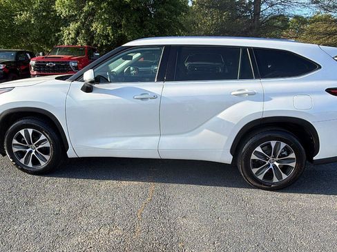Used 2020 Toyota Highlander XLE image 8