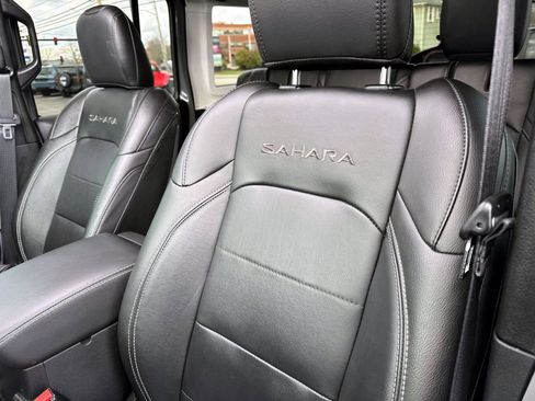 Used 2023 Jeep Wrangler Unlimited Sahara w/ Cold Weather Group image 13