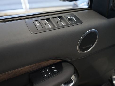 Used 2020 Land Rover Discovery HSE image 28