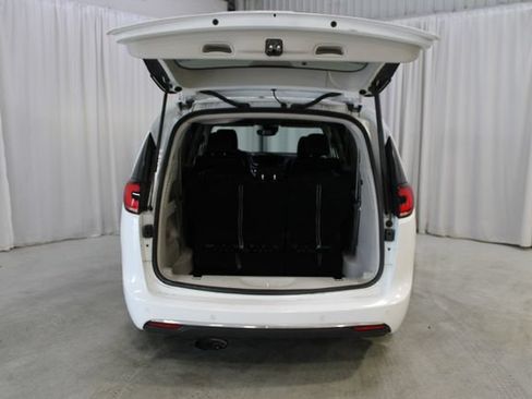 Used 2022 Chrysler Pacifica Touring-L FWD image 33