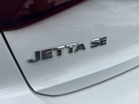 Used 2017 Volkswagen Jetta SE FWD image 36