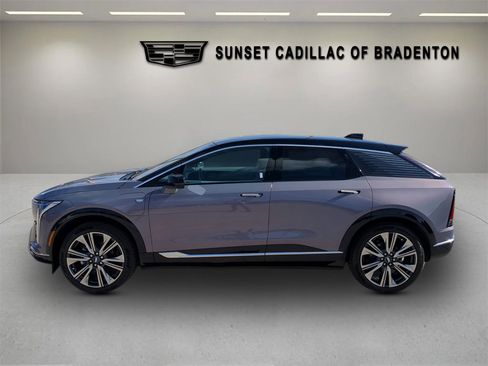 New 2026 Cadillac Optiq Luxury 2 image 7