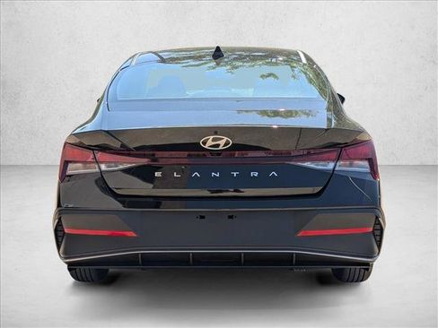 New 2026 Hyundai Elantra SE FWD image 8
