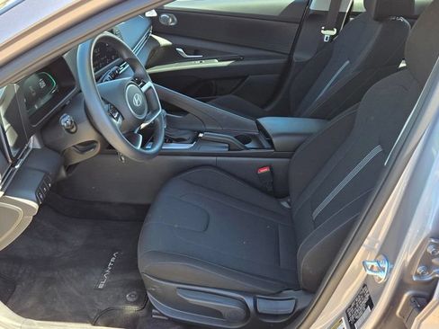 Used 2026 Hyundai Elantra SE FWD image 13
