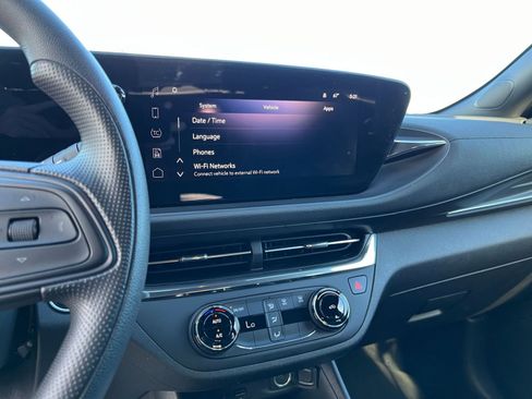 Used 2025 Buick Envista Preferred image 20