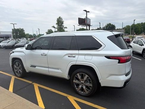 Used 2023 Toyota Sequoia Capstone AWD/4WD image 17