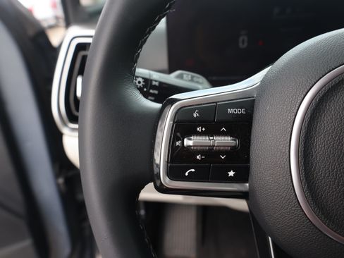 Used 2025 Kia Sorento S FWD image 20