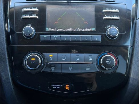 Used 2016 Nissan Rogue S FWD image 15