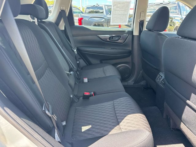 Used 2019 Nissan Rogue S FWD image 13