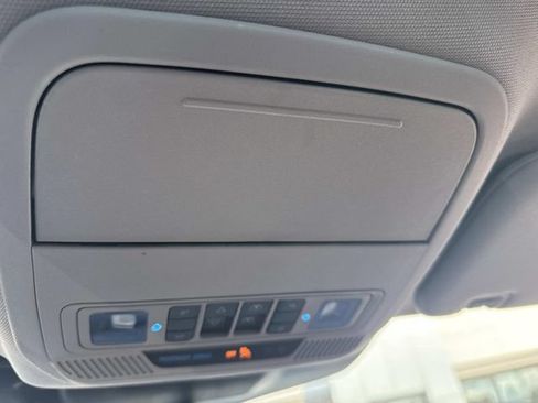Used 2022 Ford Explorer XLT w/ Equipment Group 202A AWD/4WD image 35