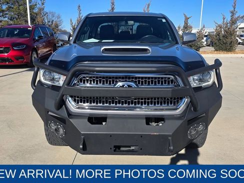 Used 2016 Toyota Tacoma TRD Sport image 8