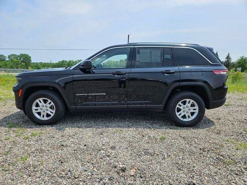 Used 2023 Jeep Grand Cherokee Laredo AWD/4WD image 4