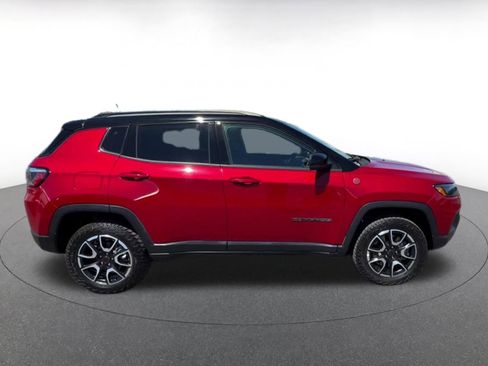 Used 2025 Jeep Compass Trailhawk AWD/4WD image 16