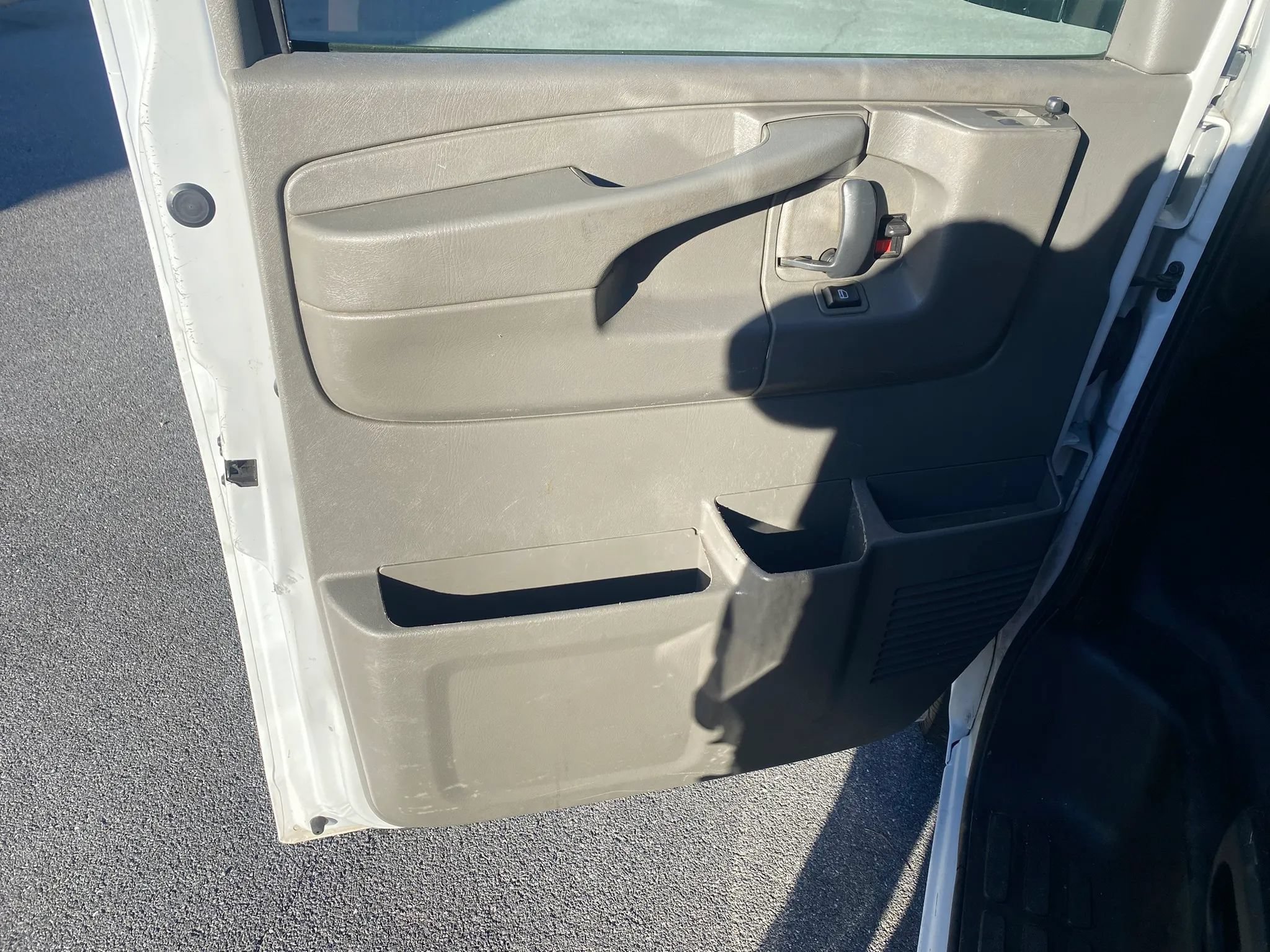 Used 2014 Chevrolet Express 1500 AWD image 8