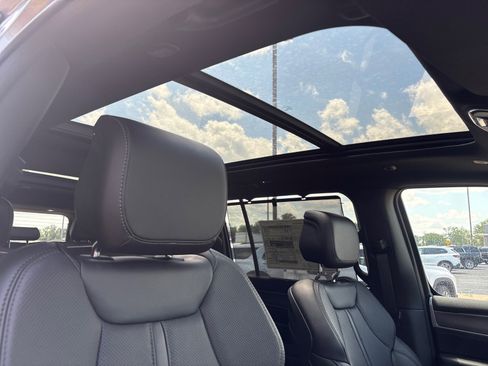 New 2025 Jeep Wagoneer Series II w/ Convenience Group I image 10