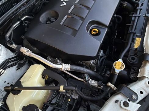 Used 2010 Toyota Corolla S image 34