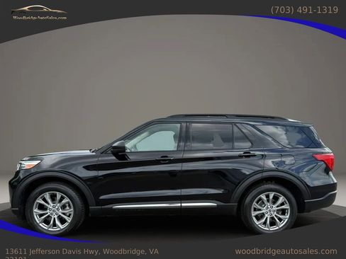 Used 2020 Ford Explorer XLT w/ Equipment Group 202A AWD/4WD image 6