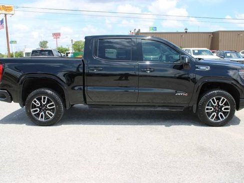 Used 2025 GMC Sierra 1500 AT4 w/ AT4 Premium Package AWD/4WD image 4