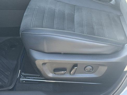 Used 2024 Mitsubishi Outlander SE image 11