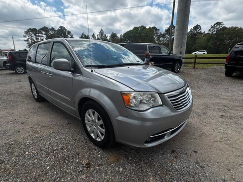 Used 2016 Chrysler Town & Country Touring image 11