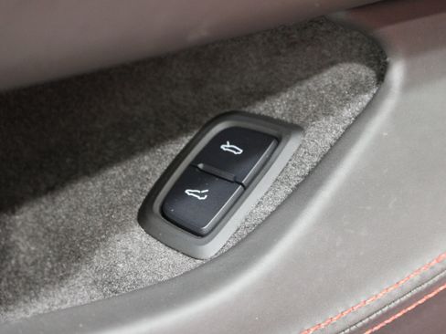 Used 2021 Chevrolet Corvette Stingray Premium Cpe w/ Z51 Performance Package RWD image 9
