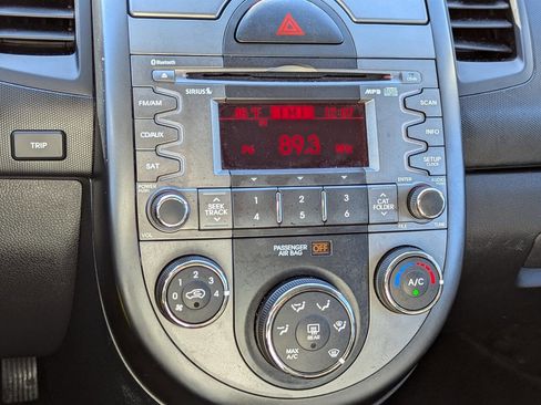 Used 2011 Kia Soul + w/ Audio Pkg image 20