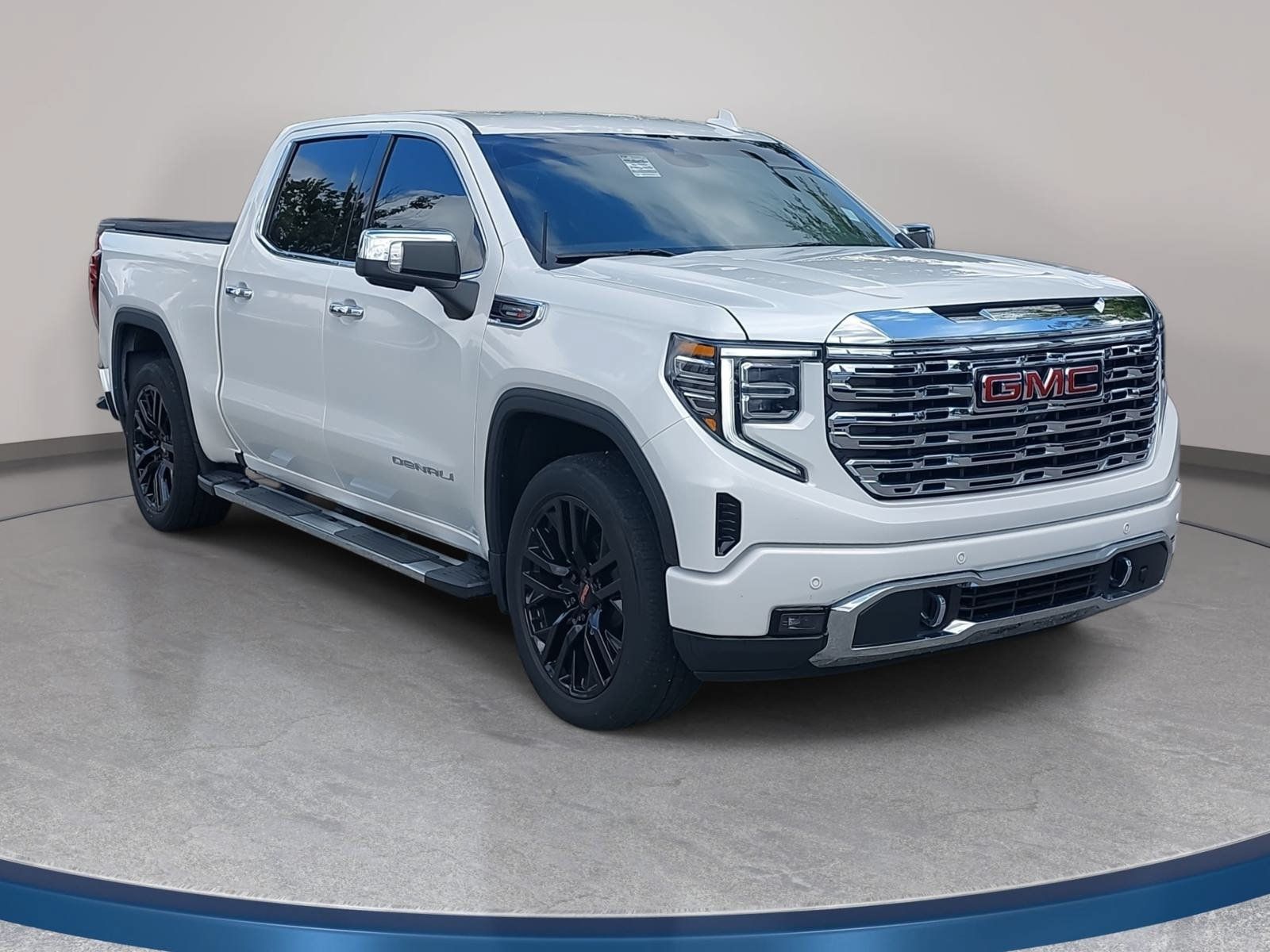 Used 2023 GMC Sierra 1500 Denali w/ Denali Carbonpro Edition AWD/4WD image 3