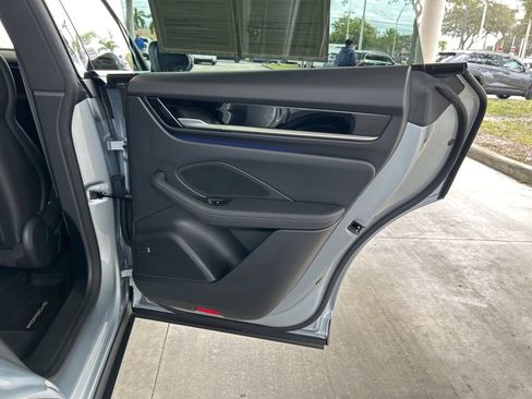 Used 2025 Porsche Macan Electric RWD image 33