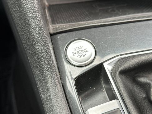 Used 2024 Volkswagen Tiguan SE image 22