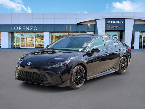 Used 2025 Toyota Camry SE FWD image 1