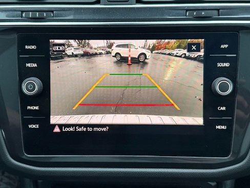 Used 2022 Volkswagen Tiguan SE image 31