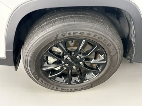 Used 2023 Jeep Cherokee Altitude Lux AWD/4WD image 11