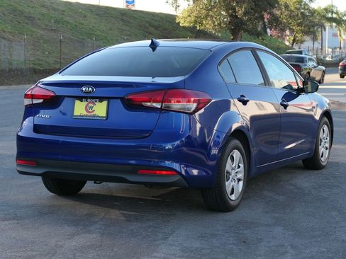 Used 2017 Kia Forte LX w/ LX Popular Package image 2