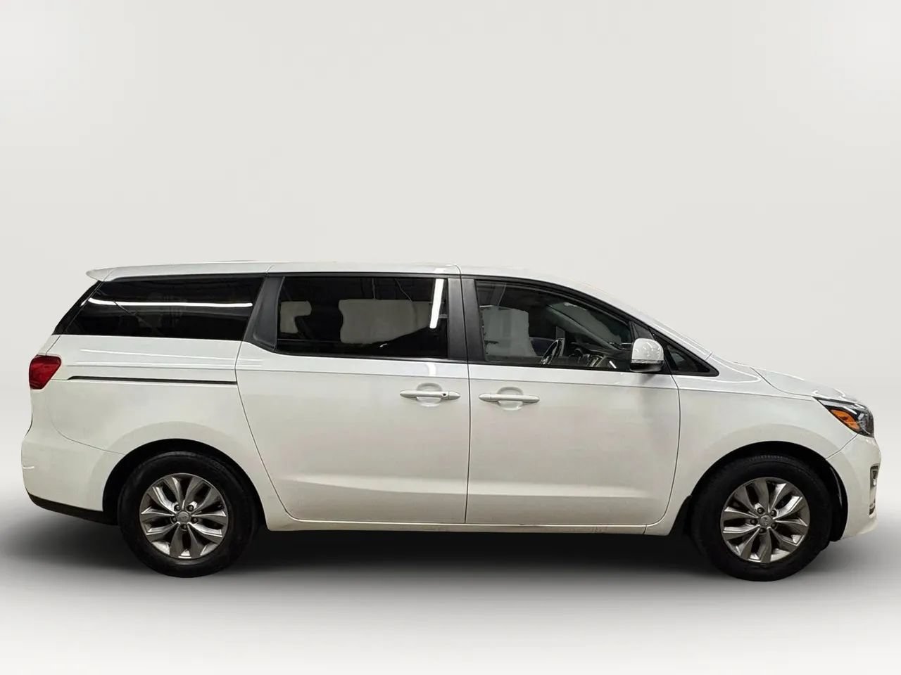 Used 2020 Kia Sedona LX FWD image 6
