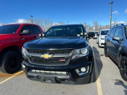 Used 2017 Chevrolet Colorado Z71 w/ Z71 Midnight Edition image 2