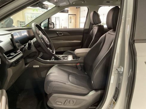 New 2026 Kia Carnival EX FWD image 8