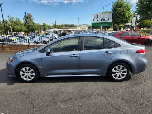 Used 2022 Toyota Corolla LE FWD image 2