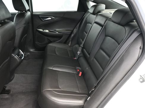 Used 2019 Chevrolet Malibu LT w/ Leather Package FWD image 18
